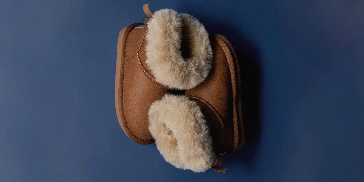 Botas de serraje marrones con borreguito. Aprende como limpiar botas de serraje para que queden como nuevas.