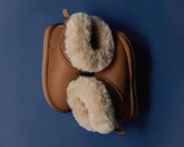Botas de serraje marrones con borreguito. Aprende como limpiar botas de serraje para que queden como nuevas.