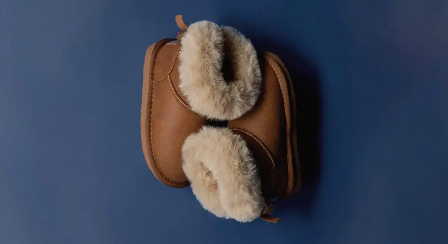 Botas de serraje marrones con borreguito. Aprende como limpiar botas de serraje para que queden como nuevas.