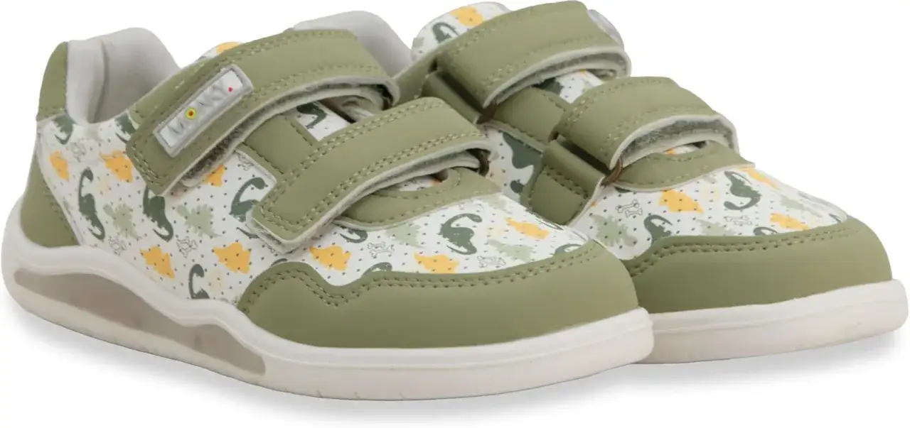 Zapatillas verdes con dinosaurios y huesos para pie de ni&ntilde;o. Cierre de velcro.
