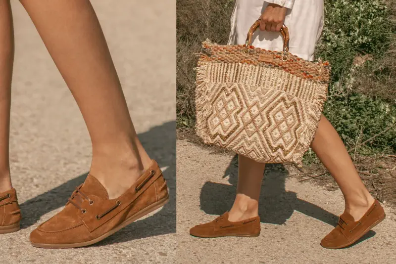 Estilo veraniego: cómo combinar mocasines beige mujer con un bolso de rafia.